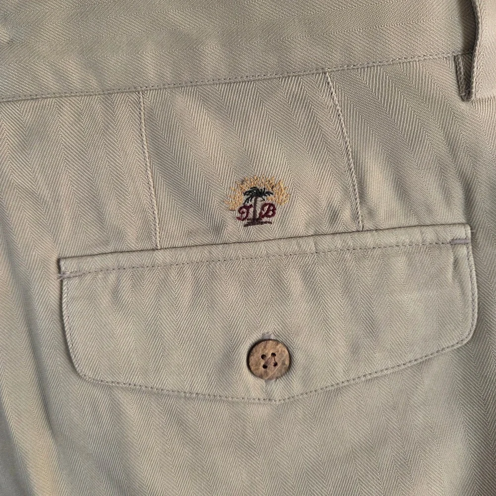 Tommy Bahama Relax Mens 35 Khaki Tan 100% Silk Herringbone Pleated Shorts